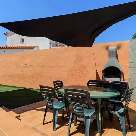 בית נופש Costabravaforrent Can Llado *